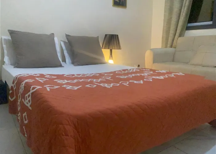 Room For Rent In An Apartment And Bathroom